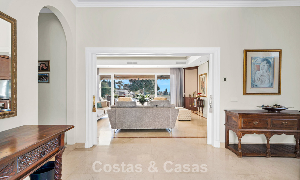 Statige luxe mansion in Andalusische stijl met zeezicht in de golfvallei van Nueva Andalucia, Marbella 779157