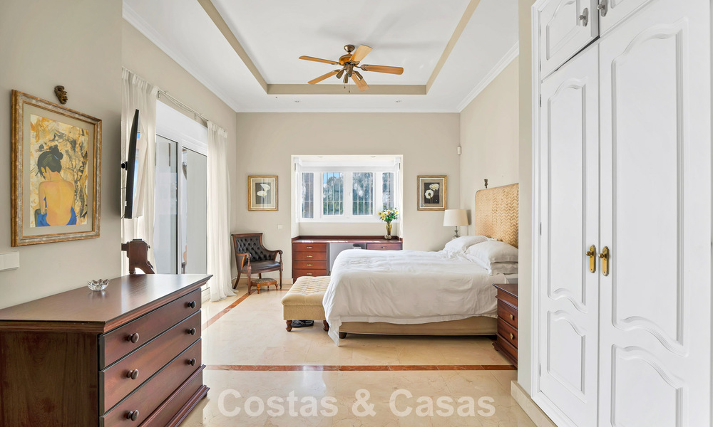 Statige luxe mansion in Andalusische stijl met zeezicht in de golfvallei van Nueva Andalucia, Marbella 779160