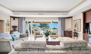Statige luxe mansion in Andalusische stijl met zeezicht in de golfvallei van Nueva Andalucia, Marbella 779163 