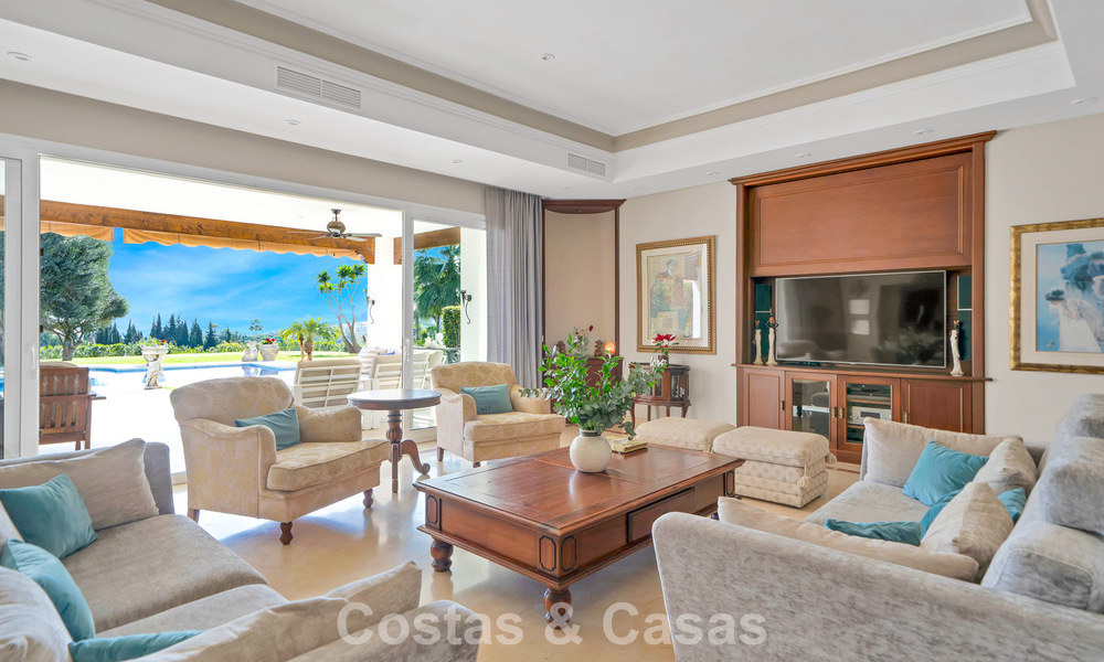 Statige luxe mansion in Andalusische stijl met zeezicht in de golfvallei van Nueva Andalucia, Marbella 779164