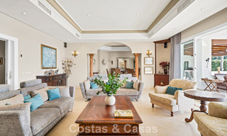 Statige luxe mansion in Andalusische stijl met zeezicht in de golfvallei van Nueva Andalucia, Marbella 779167 
