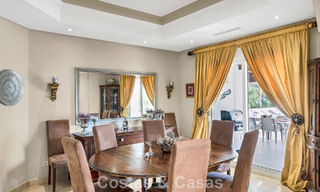 Statige luxe mansion in Andalusische stijl met zeezicht in de golfvallei van Nueva Andalucia, Marbella 779168 