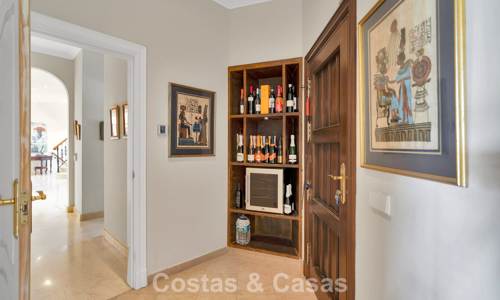 Statige luxe mansion in Andalusische stijl met zeezicht in de golfvallei van Nueva Andalucia, Marbella 779171