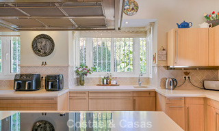 Statige luxe mansion in Andalusische stijl met zeezicht in de golfvallei van Nueva Andalucia, Marbella 779174 