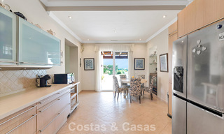 Statige luxe mansion in Andalusische stijl met zeezicht in de golfvallei van Nueva Andalucia, Marbella 779175 
