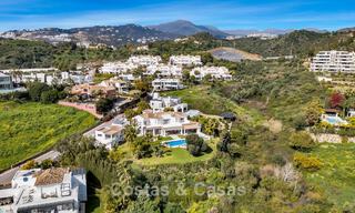 Statige luxe mansion in Andalusische stijl met zeezicht in de golfvallei van Nueva Andalucia, Marbella 779181 