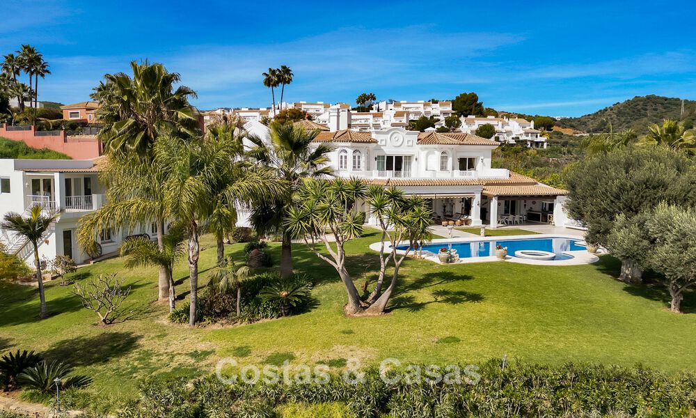 Statige luxe mansion in Andalusische stijl met zeezicht in de golfvallei van Nueva Andalucia, Marbella 779182