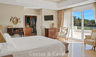 Statige luxe mansion in Andalusische stijl met zeezicht in de golfvallei van Nueva Andalucia, Marbella 779185 