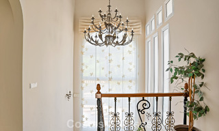 Statige luxe mansion in Andalusische stijl met zeezicht in de golfvallei van Nueva Andalucia, Marbella 779191 