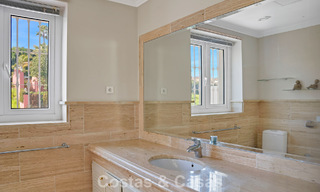 Statige luxe mansion in Andalusische stijl met zeezicht in de golfvallei van Nueva Andalucia, Marbella 779194 