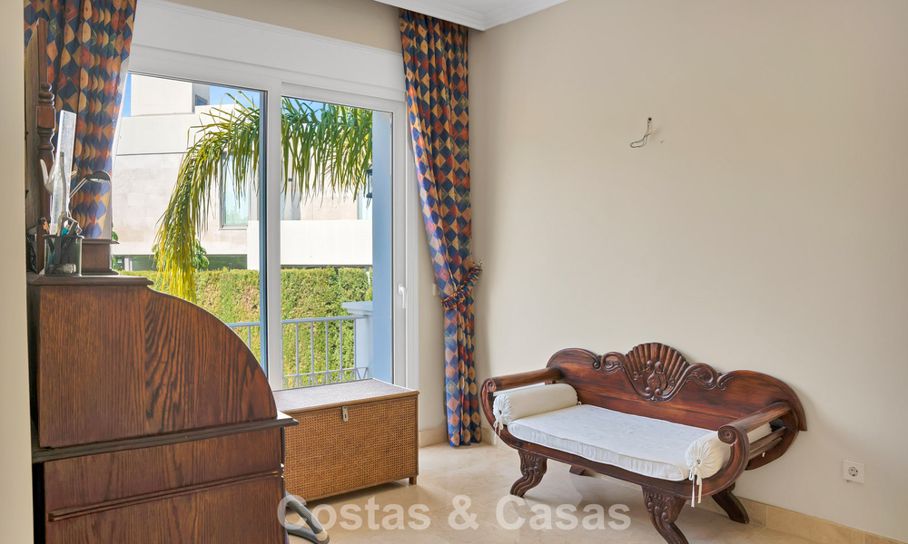 Statige luxe mansion in Andalusische stijl met zeezicht in de golfvallei van Nueva Andalucia, Marbella 779195