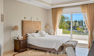 Statige luxe mansion in Andalusische stijl met zeezicht in de golfvallei van Nueva Andalucia, Marbella 779196 