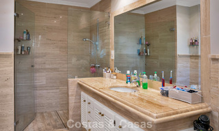 Statige luxe mansion in Andalusische stijl met zeezicht in de golfvallei van Nueva Andalucia, Marbella 779198 