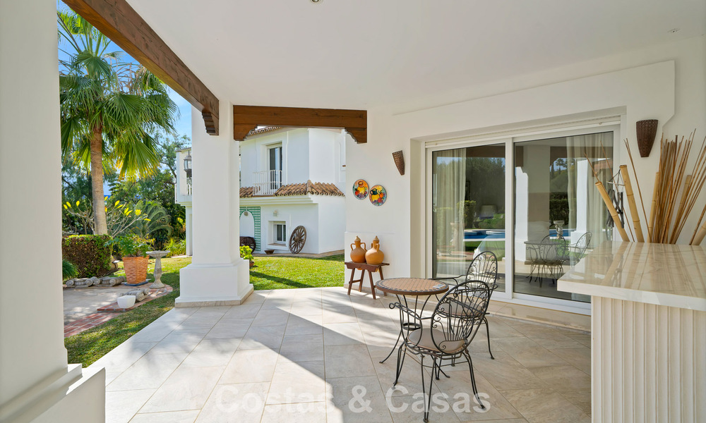 Statige luxe mansion in Andalusische stijl met zeezicht in de golfvallei van Nueva Andalucia, Marbella 779200