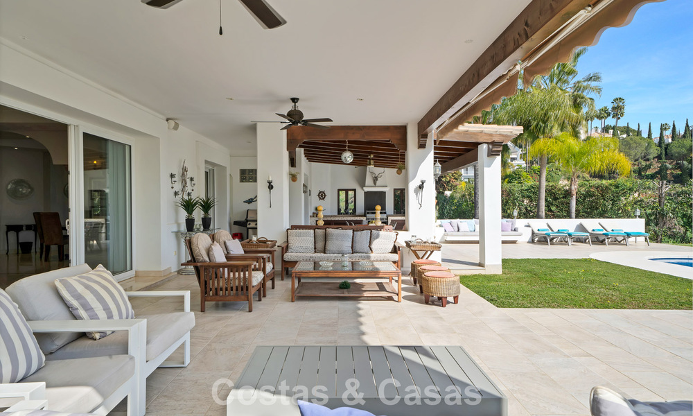 Statige luxe mansion in Andalusische stijl met zeezicht in de golfvallei van Nueva Andalucia, Marbella 779202