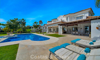 Statige luxe mansion in Andalusische stijl met zeezicht in de golfvallei van Nueva Andalucia, Marbella 779206 
