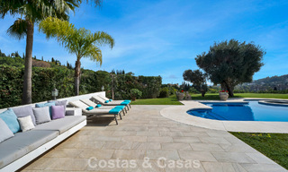 Statige luxe mansion in Andalusische stijl met zeezicht in de golfvallei van Nueva Andalucia, Marbella 779208 