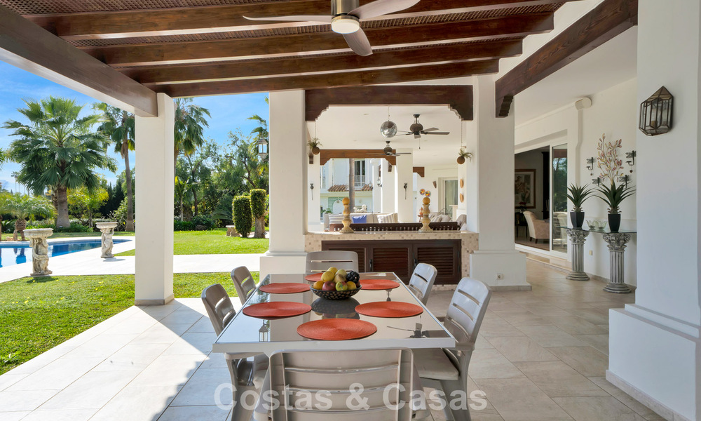 Statige luxe mansion in Andalusische stijl met zeezicht in de golfvallei van Nueva Andalucia, Marbella 779209