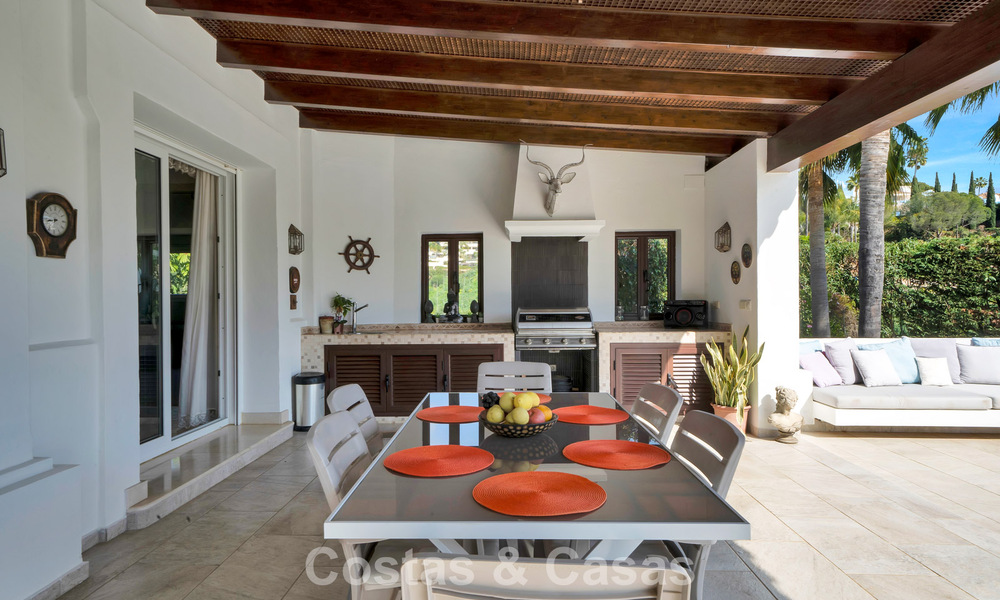 Statige luxe mansion in Andalusische stijl met zeezicht in de golfvallei van Nueva Andalucia, Marbella 779211