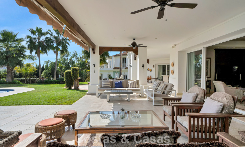 Statige luxe mansion in Andalusische stijl met zeezicht in de golfvallei van Nueva Andalucia, Marbella 779212