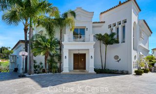 Statige luxe mansion in Andalusische stijl met zeezicht in de golfvallei van Nueva Andalucia, Marbella 779216 