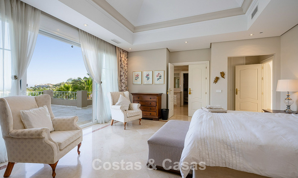 Statige luxe mansion in Andalusische stijl met zeezicht in de golfvallei van Nueva Andalucia, Marbella 779221