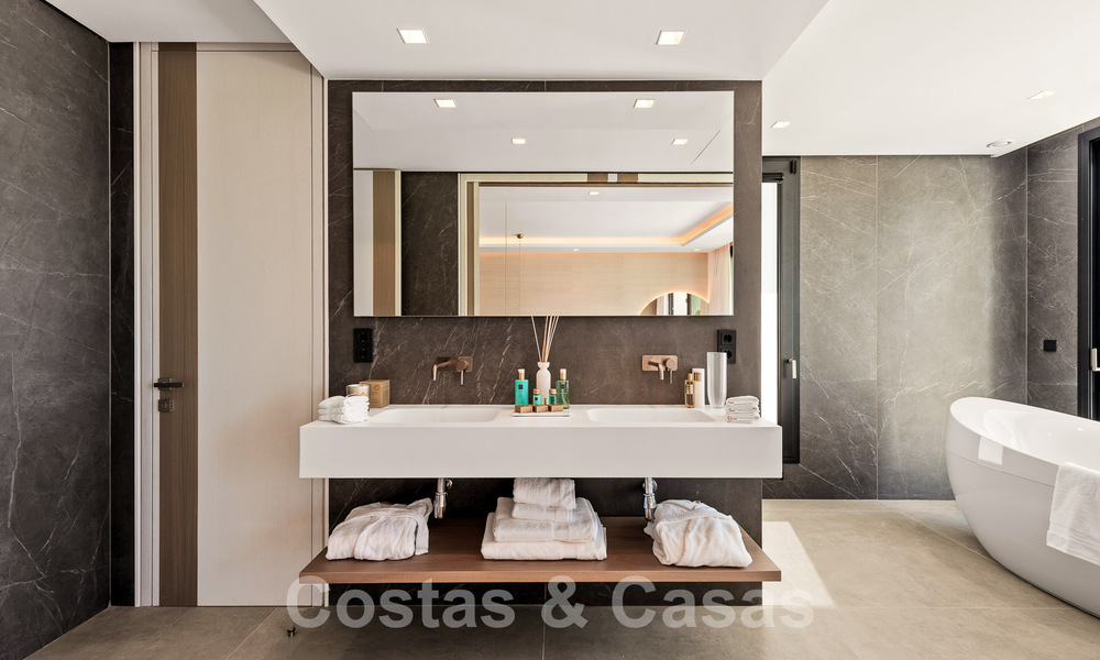 Nieuwe, modernistische designervilla te koop met uitzicht op de golfbaan in een golfresort, Marbella - Benahavis 55484