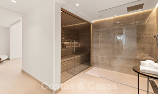 Nieuwe, modernistische designervilla te koop met uitzicht op de golfbaan in een golfresort, Marbella - Benahavis 55503 