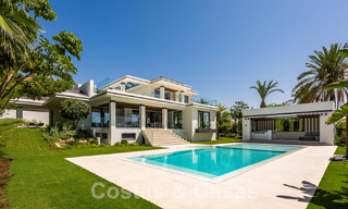 Nieuwe, modernistische designervilla te koop met uitzicht op de golfbaan in een golfresort, Marbella - Benahavis 55508 