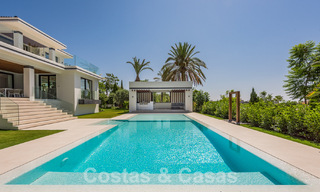 Nieuwe, modernistische designervilla te koop met uitzicht op de golfbaan in een golfresort, Marbella - Benahavis 55509 