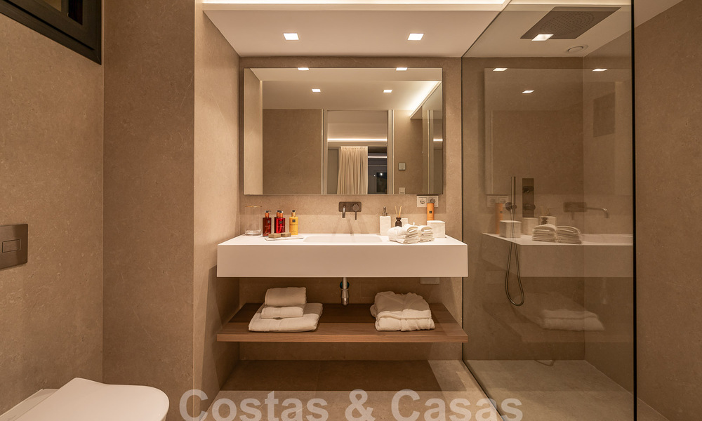 Nieuwe, modernistische designervilla te koop met uitzicht op de golfbaan in een golfresort, Marbella - Benahavis 55530