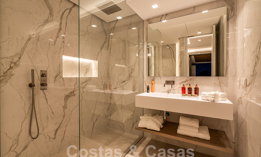 Nieuwe, modernistische designervilla te koop met uitzicht op de golfbaan in een golfresort, Marbella - Benahavis 55540