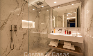 Nieuwe, modernistische designervilla te koop met uitzicht op de golfbaan in een golfresort, Marbella - Benahavis 55540 