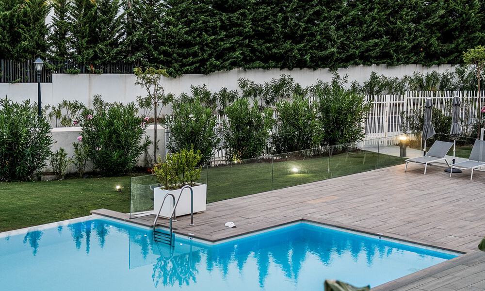 Luxueus, modern, begane grond appartement te koop met verwarmd privézwembad en zeezicht in Marbella - Benahavis 55647