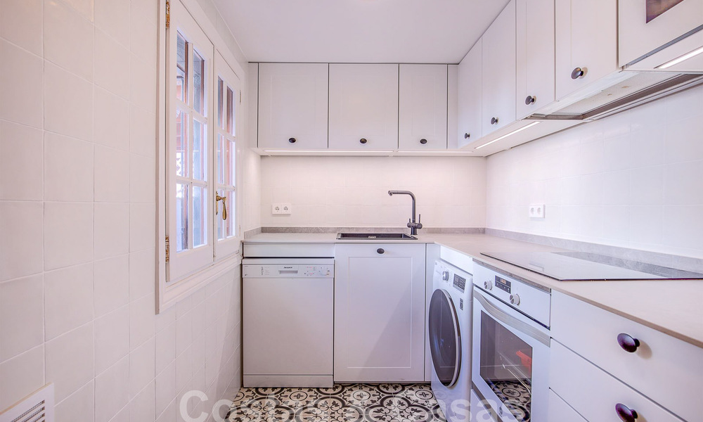 Prachtig, pittoresk huis te koop, ondergedompeld in Andalusische charme op een steenworp van het strand in Guadalmina Baja, Marbella 55372