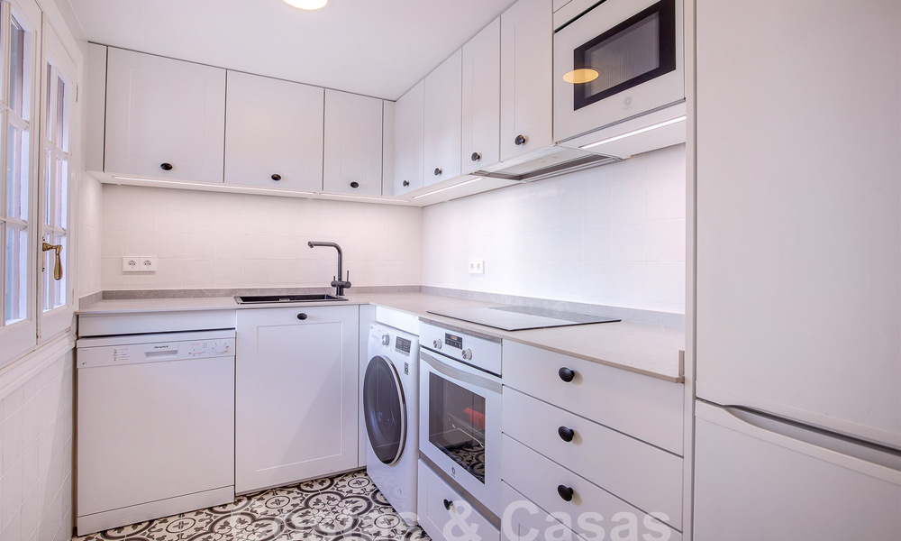 Prachtig, pittoresk huis te koop, ondergedompeld in Andalusische charme op een steenworp van het strand in Guadalmina Baja, Marbella 55373