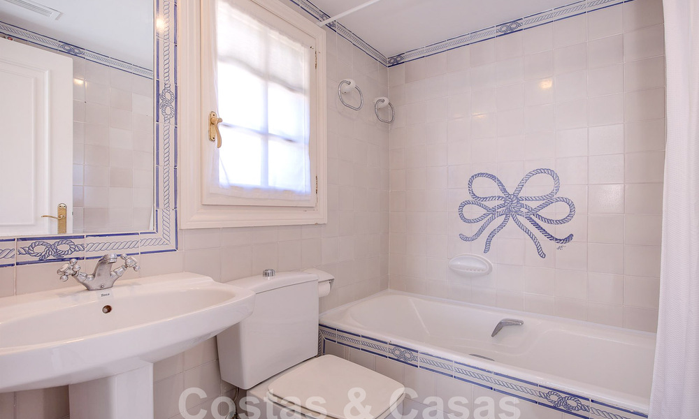 Prachtig, pittoresk huis te koop, ondergedompeld in Andalusische charme op een steenworp van het strand in Guadalmina Baja, Marbella 55384