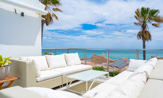 Mediterrane villa te koop met eigentijds interieur en frontaal zeezicht in een gated strandurbanisatie van Estepona 55797 