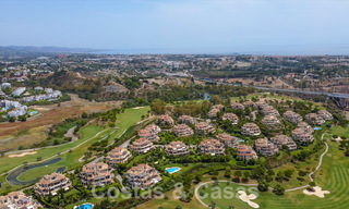 Luxueus duplex penthouse te koop in een gated complex omringd door de golfbaan in Marbella - Benahavis 55995 