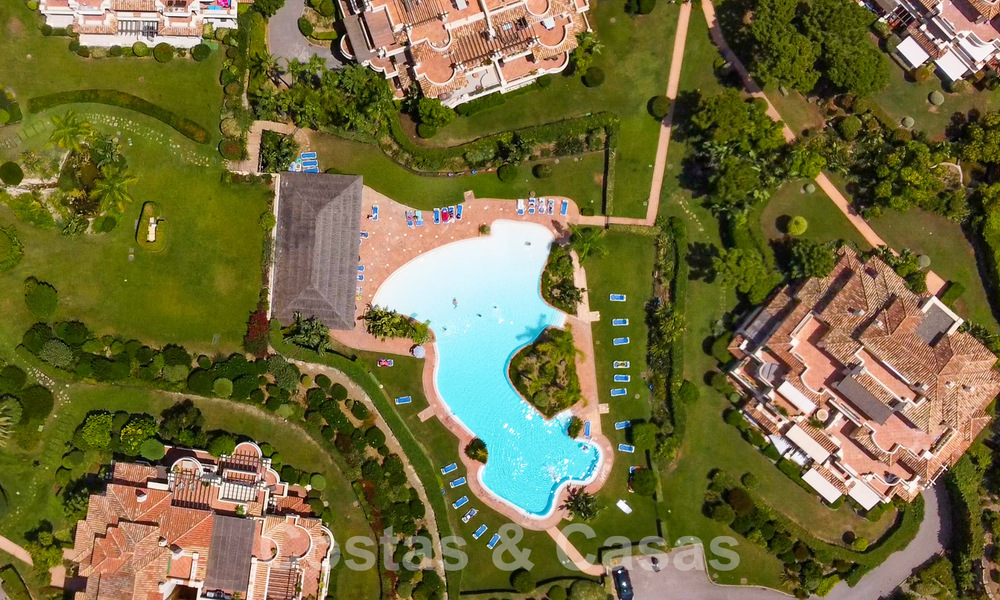 Luxueus duplex penthouse te koop in een gated complex omringd door de golfbaan in Marbella - Benahavis 55997