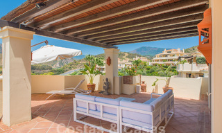 Luxueus duplex penthouse te koop in een gated complex omringd door de golfbaan in Marbella - Benahavis 56015 