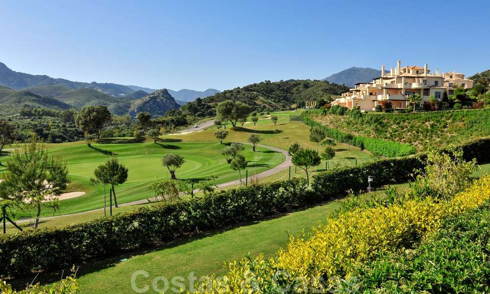 Ruime luxe appartementen te koop in een gated complex omringd door de golfbaan in Marbella - Benahavis 56076