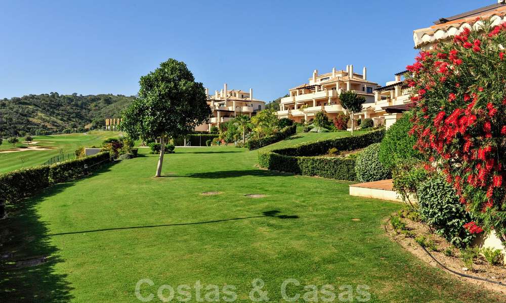 Luxueus duplex penthouse te koop in een gated complex omringd door de golfbaan in Marbella - Benahavis 56077