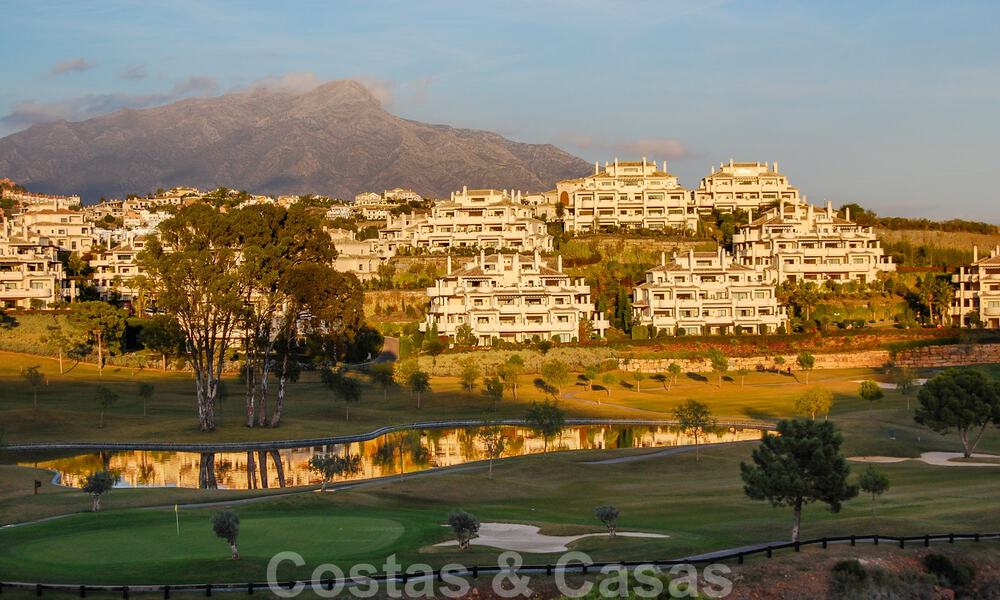 Ruime luxe appartementen te koop in een gated complex omringd door de golfbaan in Marbella - Benahavis 56079