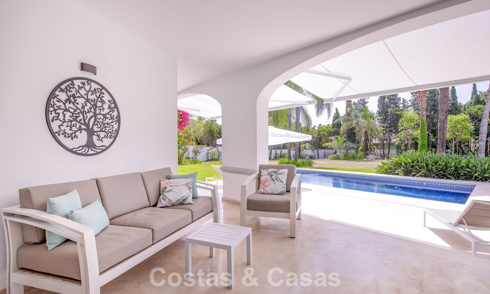 Stijlvolle, gelijkvloerse villa te koop op loopafstand van het strand op de New Golden Mile tussen Marbella en Estepona 56497