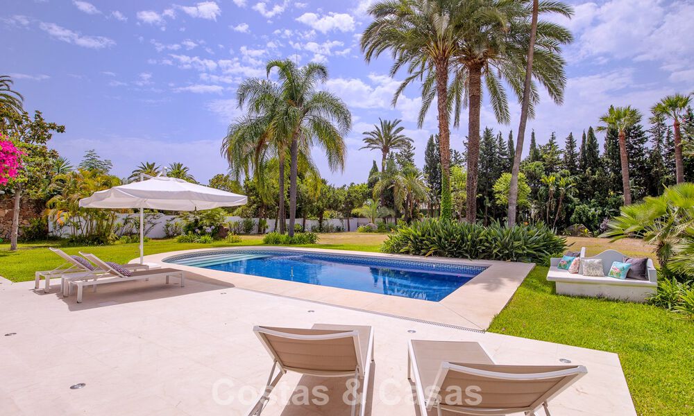 Stijlvolle, gelijkvloerse villa te koop op loopafstand van het strand op de New Golden Mile tussen Marbella en Estepona 56498