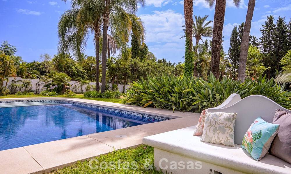 Stijlvolle, gelijkvloerse villa te koop op loopafstand van het strand op de New Golden Mile tussen Marbella en Estepona 56499