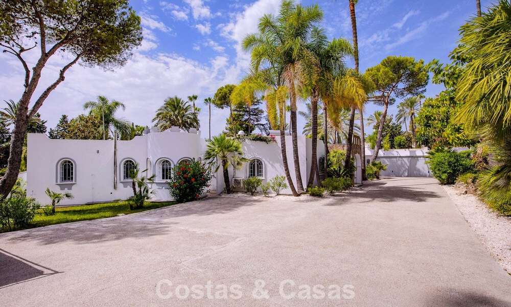 Stijlvolle, gelijkvloerse villa te koop op loopafstand van het strand op de New Golden Mile tussen Marbella en Estepona 56518