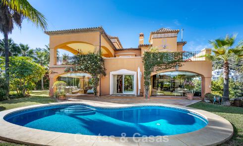 Prestigieuze luxevilla te koop in een klassieke Spaanse stijl met zeezicht in La Quinta in Marbella - Benahavis 56558
