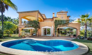 Prestigieuze luxevilla te koop in een klassieke Spaanse stijl met zeezicht in La Quinta in Marbella - Benahavis 56558 